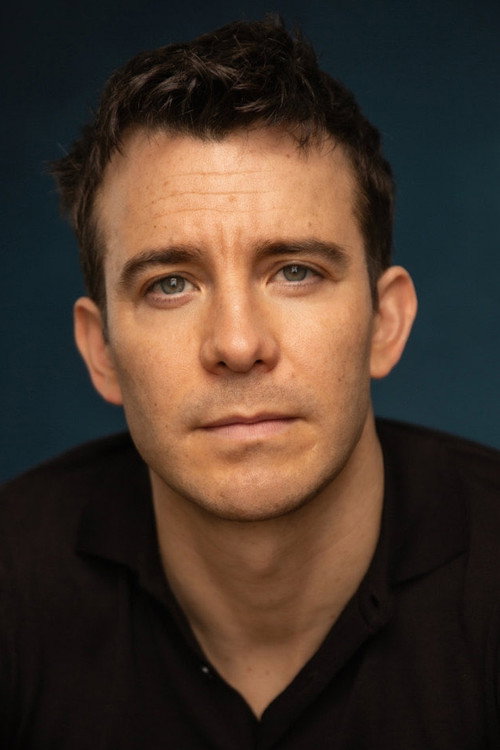 Luke Thompson jako Benedict Bridgerton w obsadzie Bridgertonowie