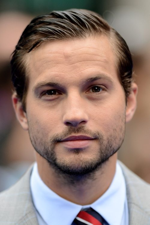 Logan Marshall-Green jako Pete Calvin w obsadzie Marshals: historia z Yellowstone