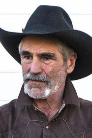 Forrie J. Smith jako Lloyd w obsadzie Yellowstone