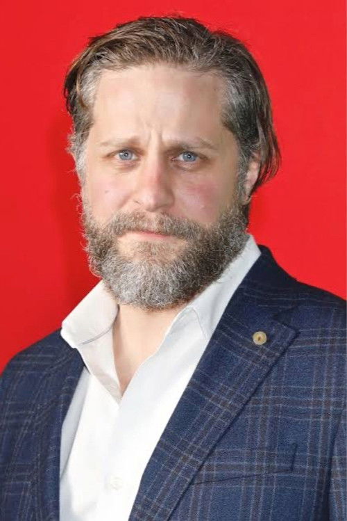 Joe Tippett jako Tim w obsadzie Monarch: dziedzictwo potworów