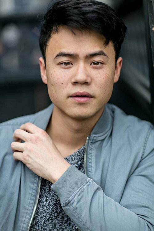 Ricky He jako Kenny Liu w obsadzie Stamtąd