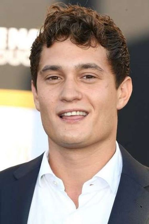 Rafi Gavron jako Holt Charles w obsadzie 90 minut do wolności