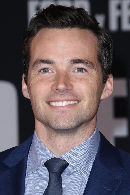 Ian Harding jako Ezra Fitz w obsadzie Słodkie kłamstewka