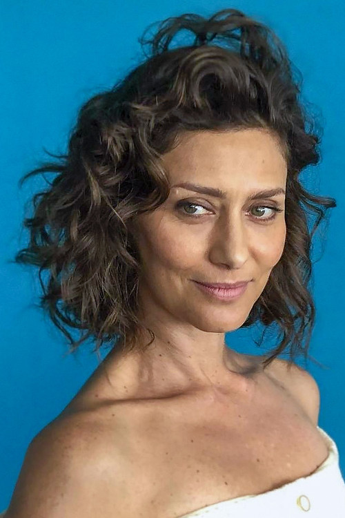 Maria Fernanda Cândido jako Elza w obsadzie Tajny agent