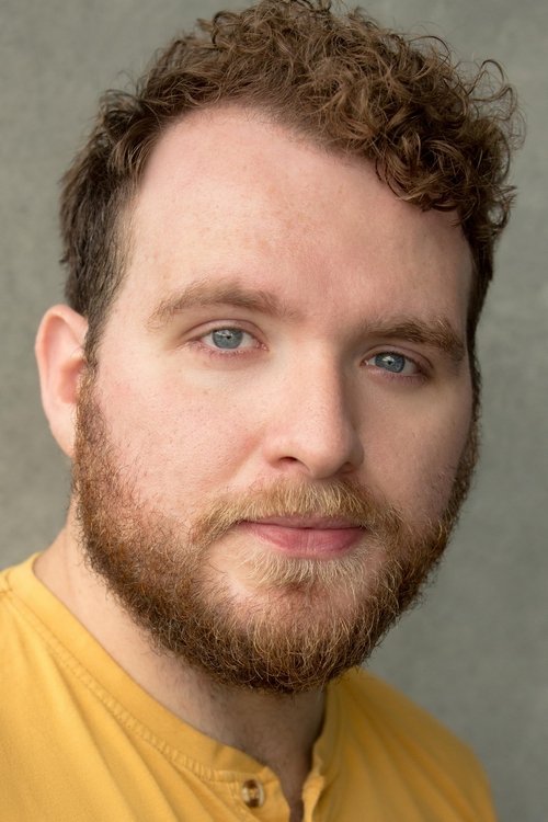 Hughie O'Donnell jako Bill Eversleigh w obsadzie Siedem Zegarów Agathy Christie
