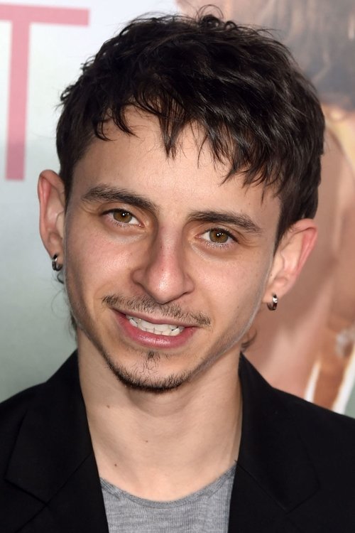 Moisés Arias jako Norm MacLean w obsadzie Fallout
