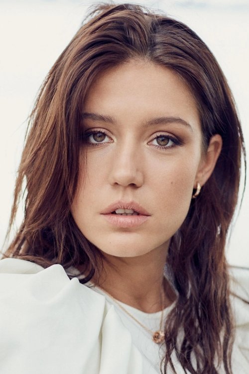 Adèle Exarchopoulos jako Clara Saint w obsadzie Biały kruk