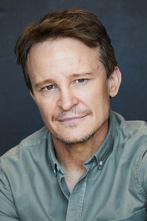 Damon Herriman jako Quan Chi w obsadzie Mortal Kombat II