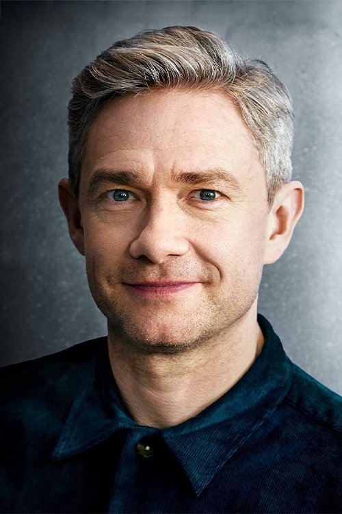 Martin Freeman jako Superintendent Battle w obsadzie Siedem Zegarów Agathy Christie