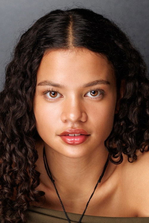 Podobny aktor do Sara Paxton: Catherine Lagaʻaia
