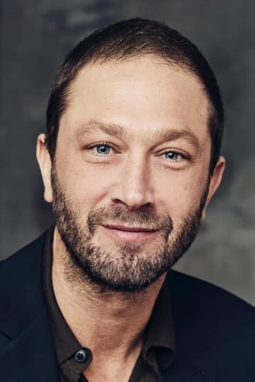 Podobny aktor do Alejandro Edda: Ebon Moss-Bachrach