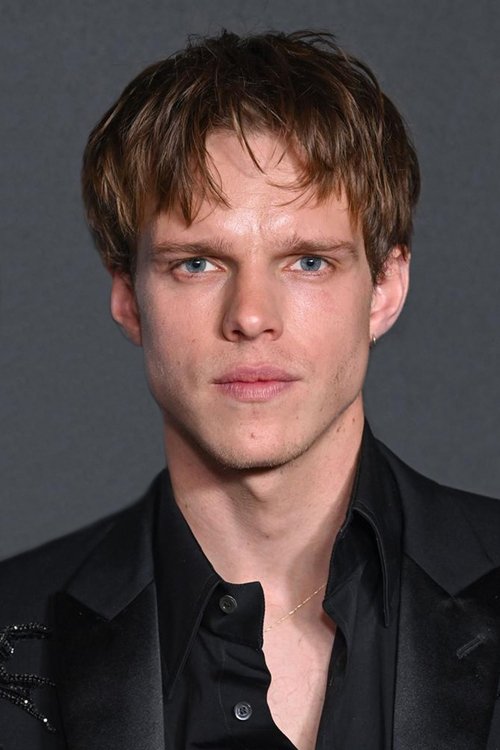 Podobny aktor do Alberto Ammann: Finn Bennett