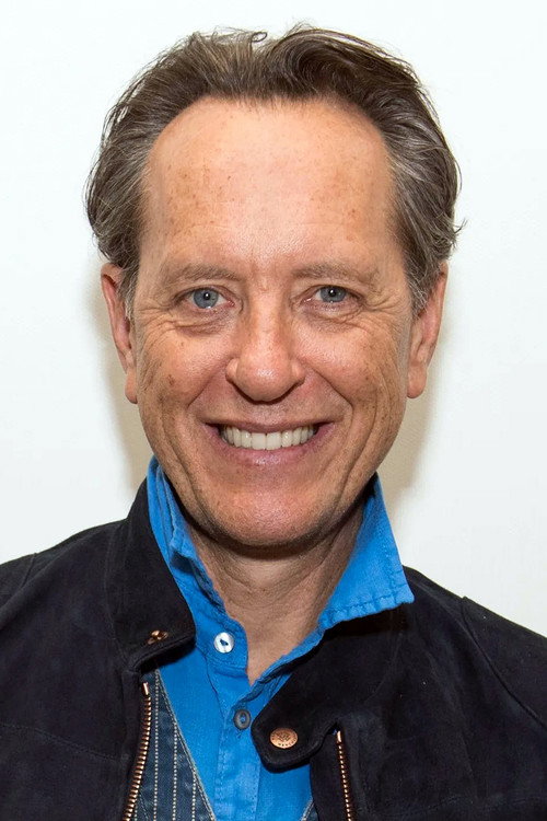 Podobny aktor do Sophie Nélisse: Richard E. Grant